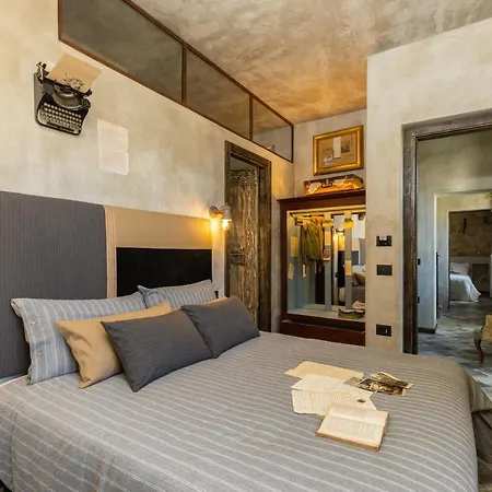 Via Roma Charming Rooms-2