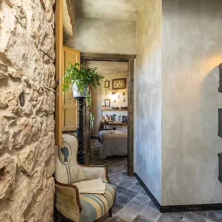 Via Roma Charming Rooms-3